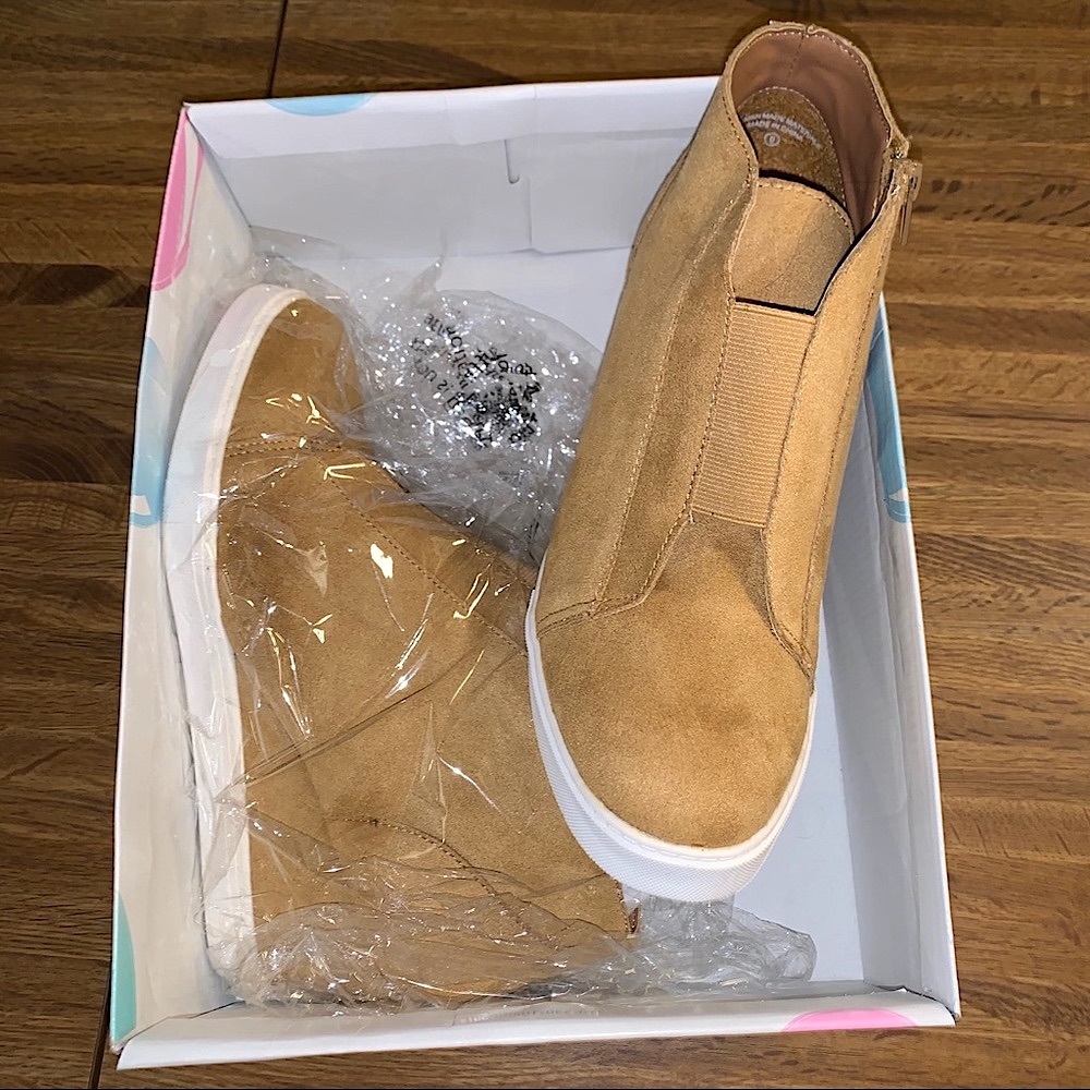 Soda Vesper Hidden Wedge Heel Sneakers Sporty Elastic NWT - Picture 6 of 16